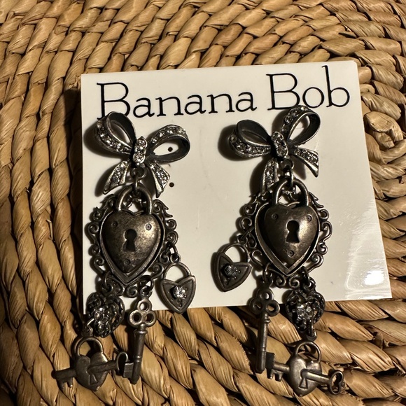 Banana Bob Vintage Earrings - Picture 3 of 5